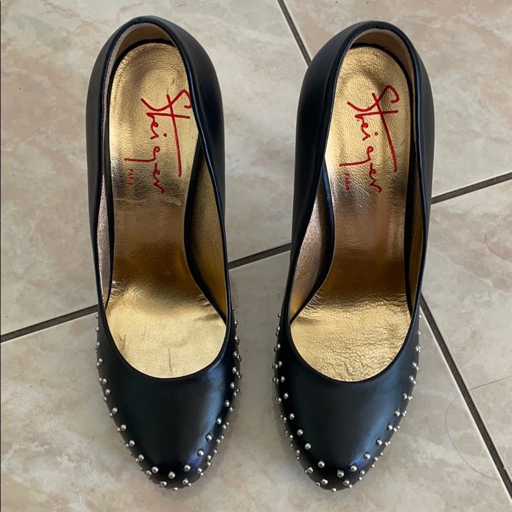 *Like new! Studded Bowed heel pumps